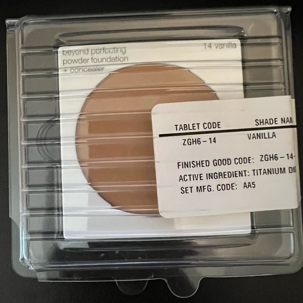 Clinique Beyond Perfecting powder foundation + concealer makeup refill